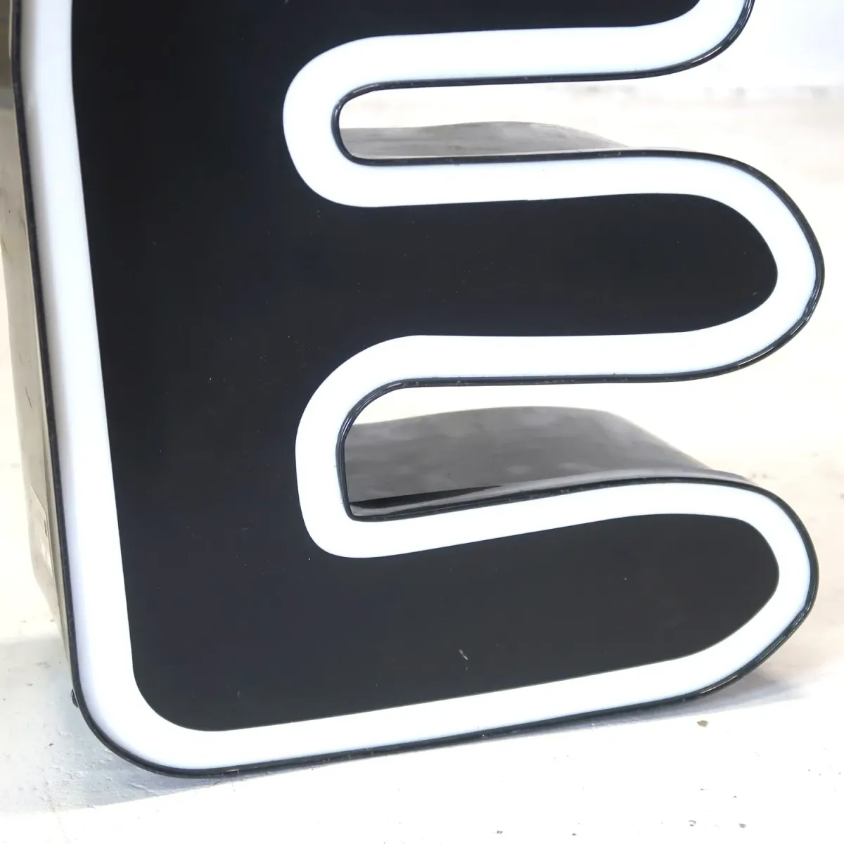 ビンテージ レターサイン E