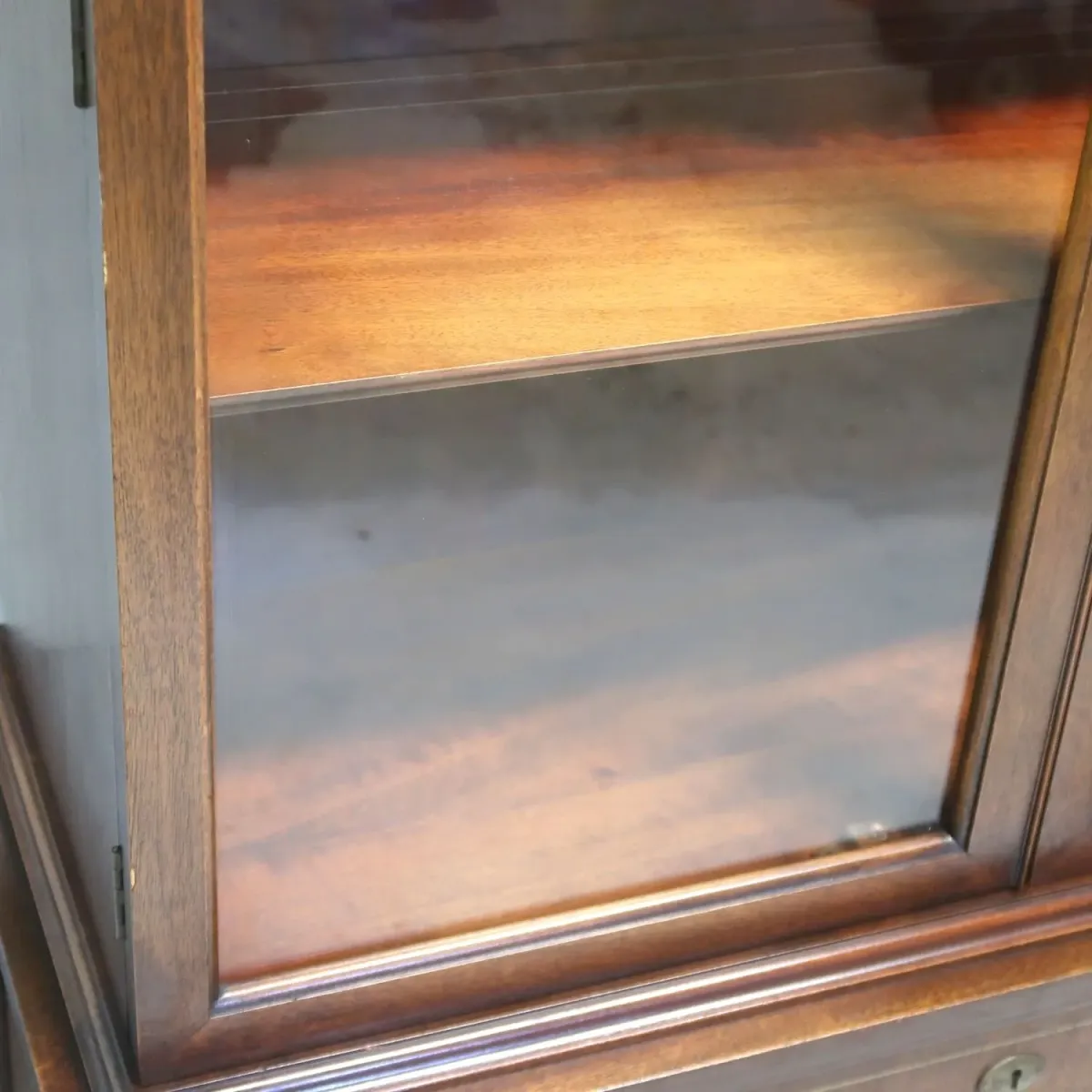 BASSETT FURNITURE アンティーク カップボード