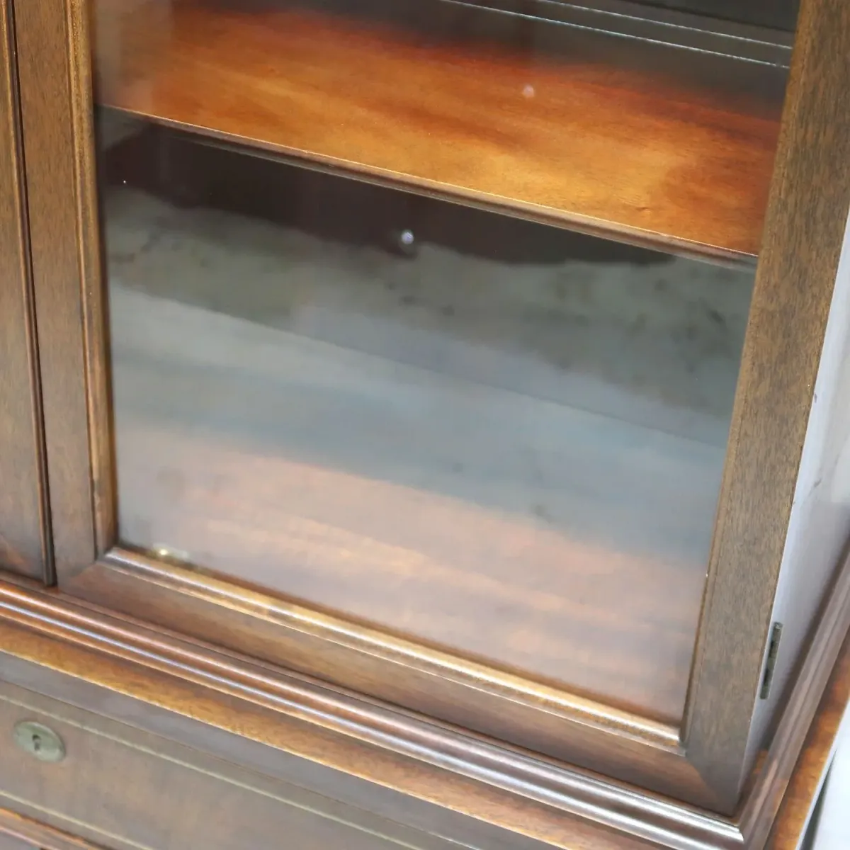 BASSETT FURNITURE アンティーク カップボード