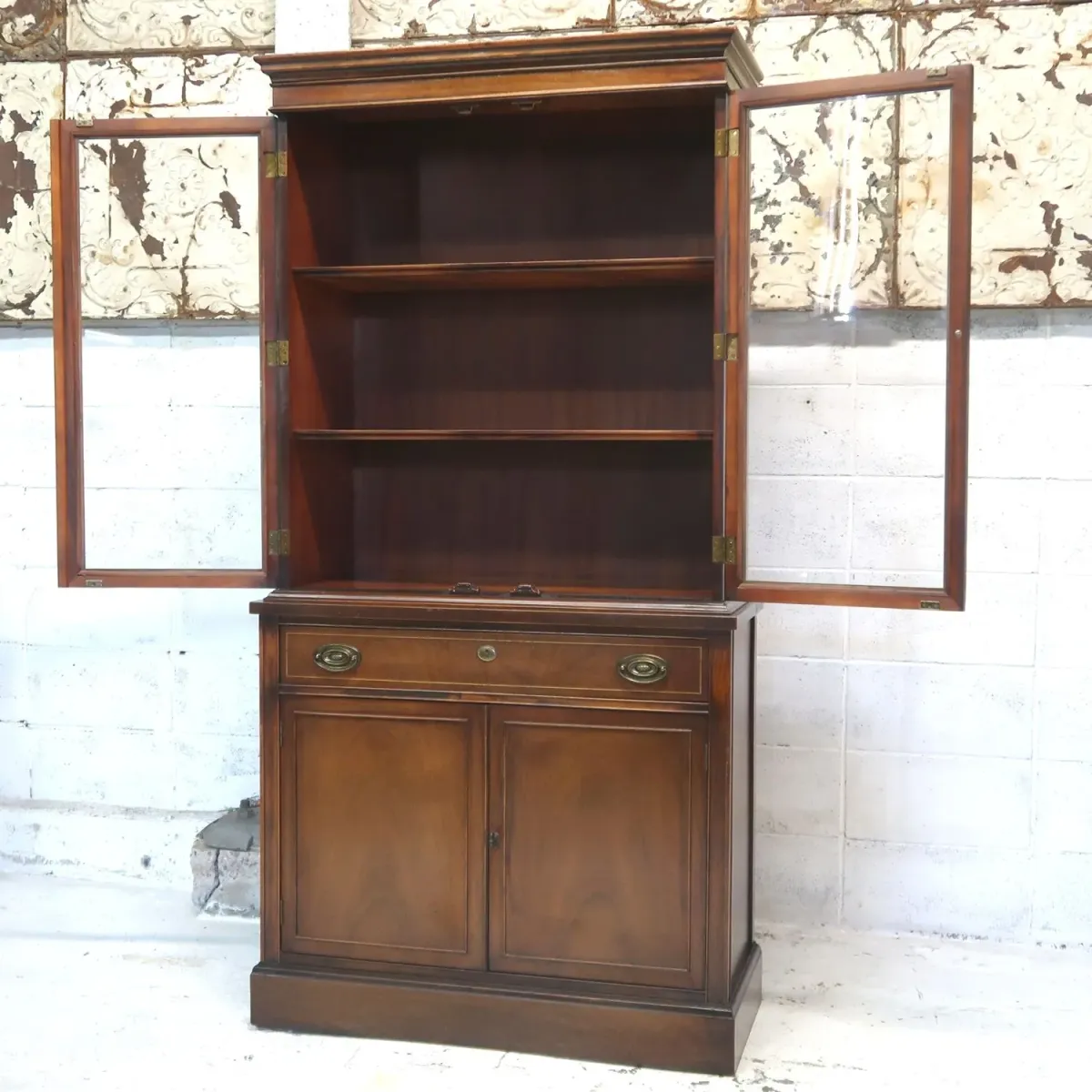 BASSETT FURNITURE アンティーク カップボード