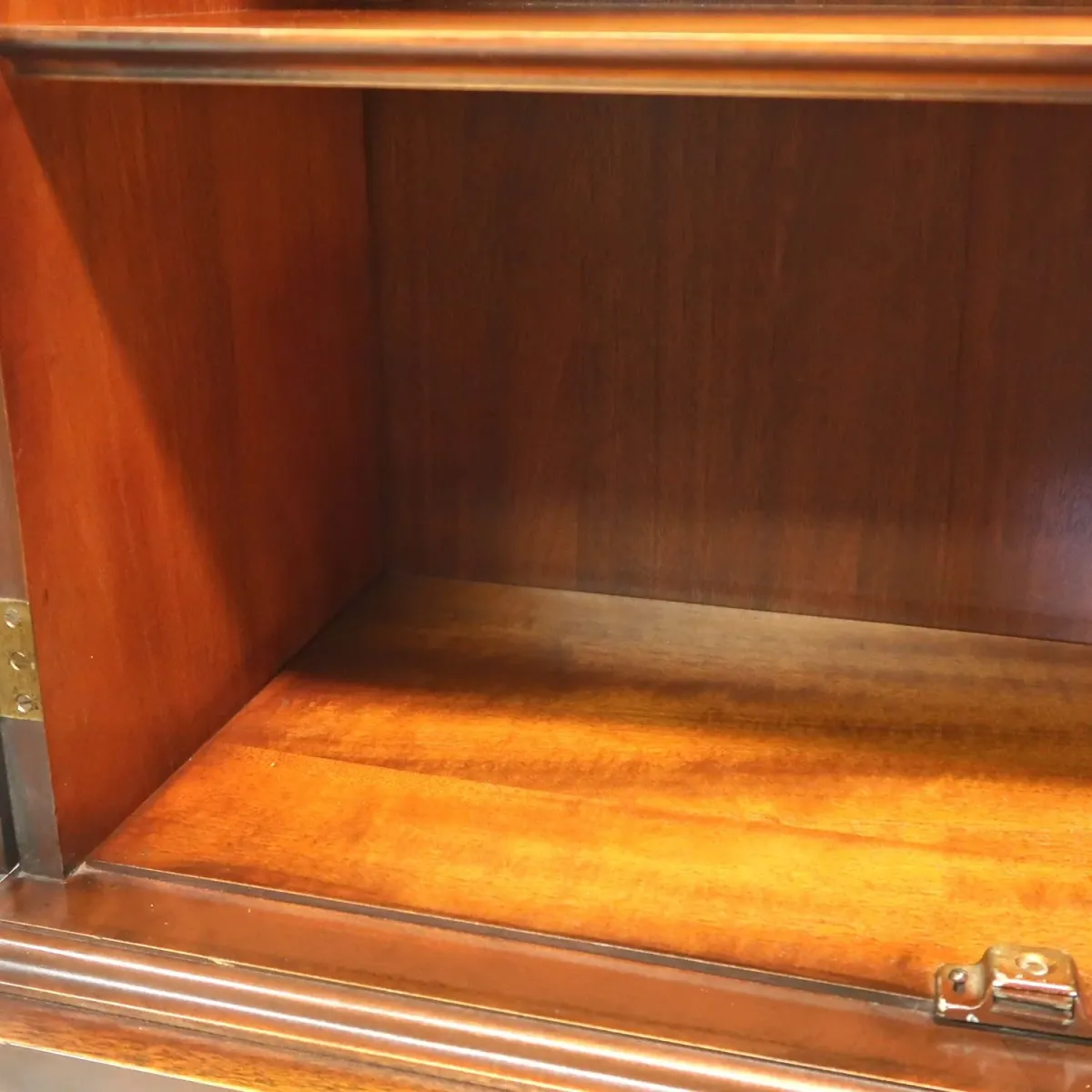 BASSETT FURNITURE アンティーク カップボード