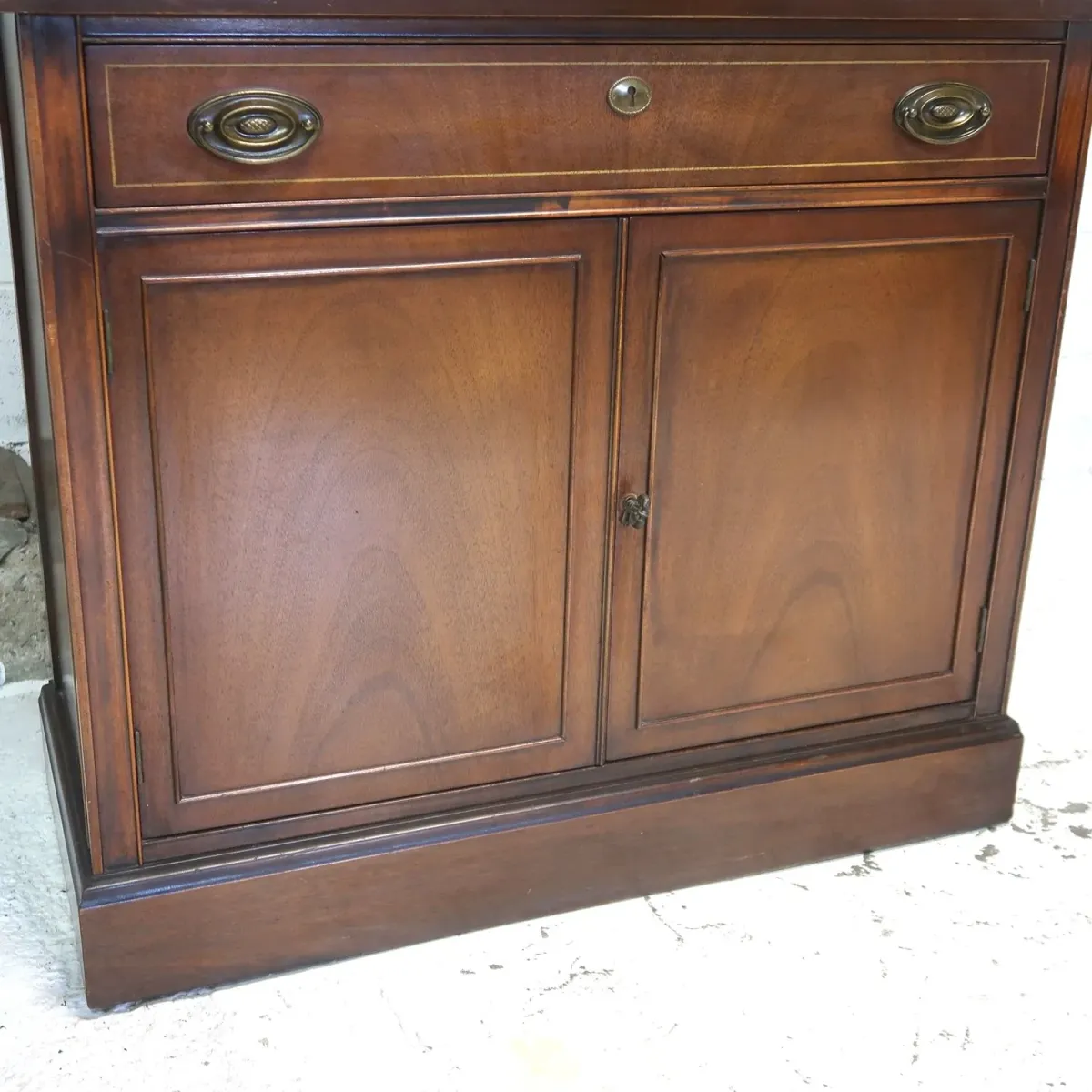 BASSETT FURNITURE アンティーク カップボード