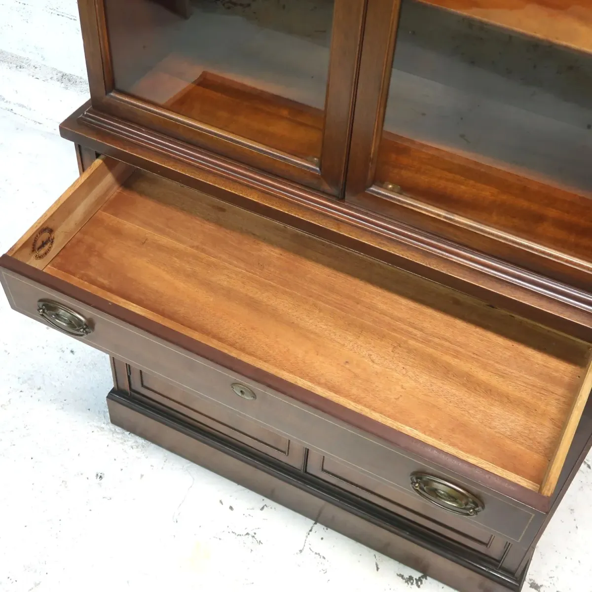 BASSETT FURNITURE アンティーク カップボード