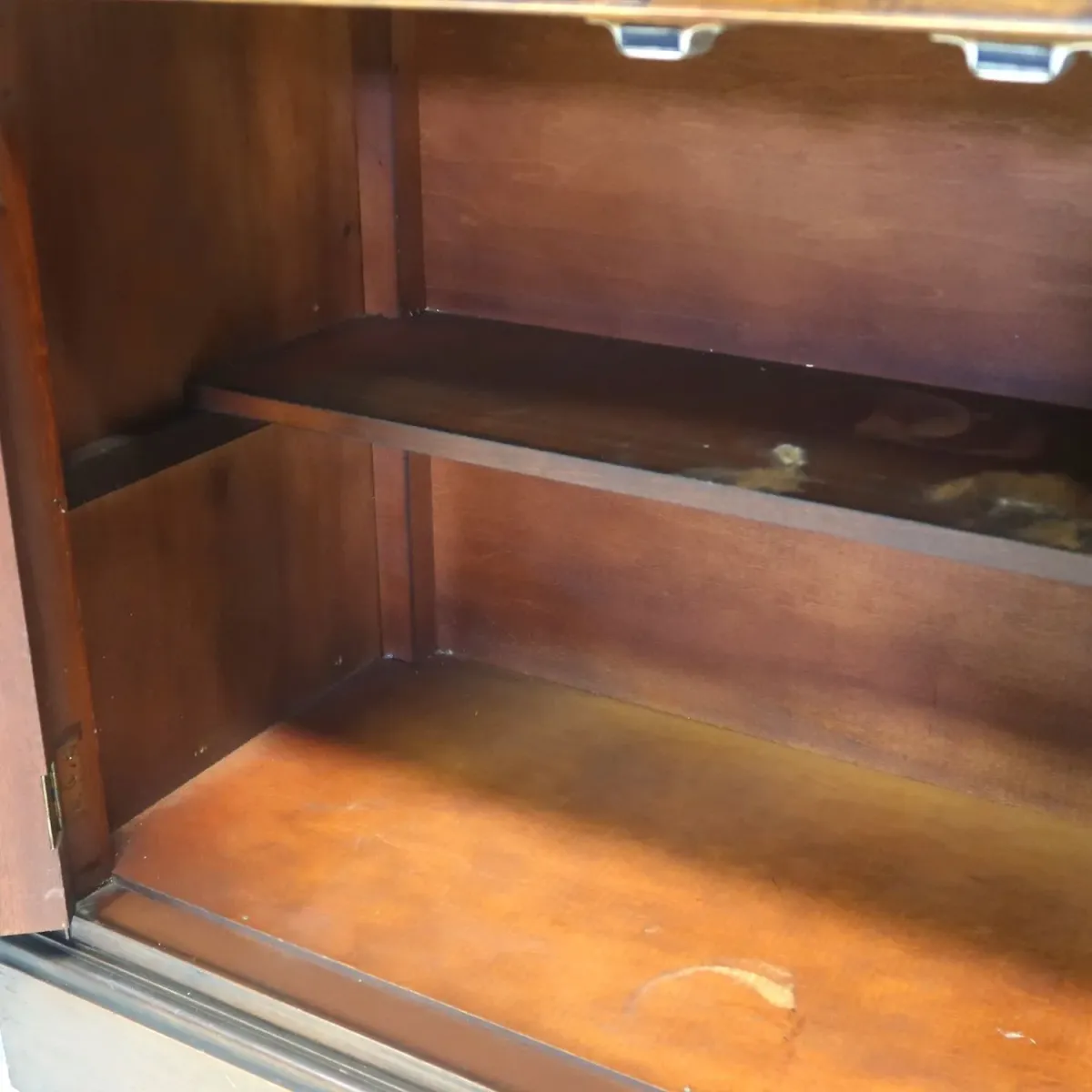 BASSETT FURNITURE アンティーク カップボード