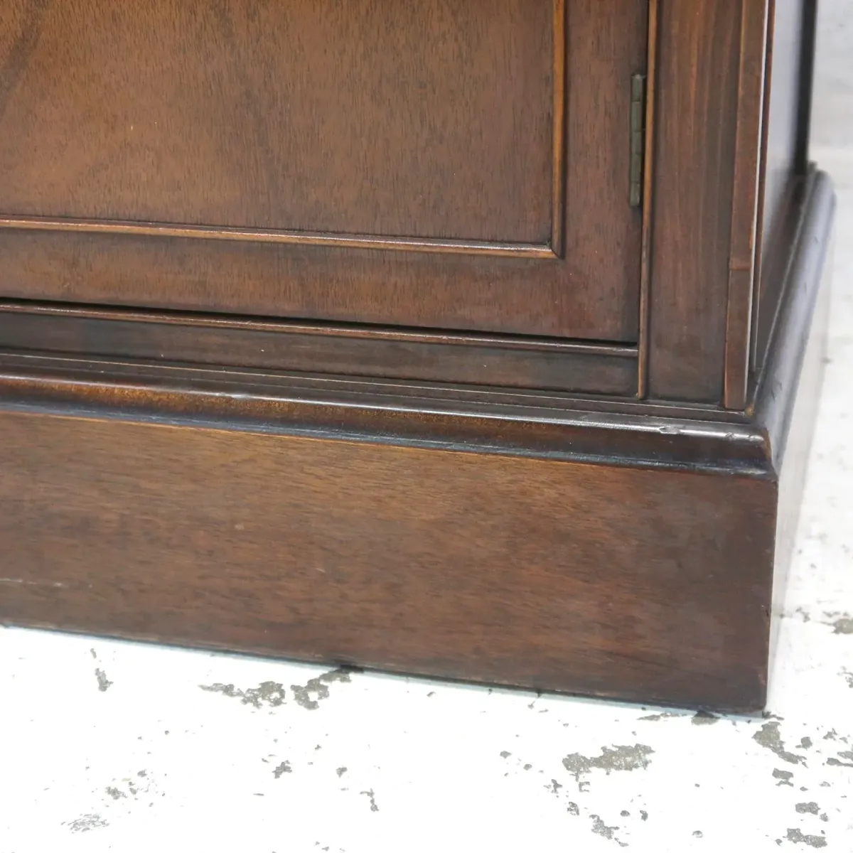 BASSETT FURNITURE アンティーク カップボード