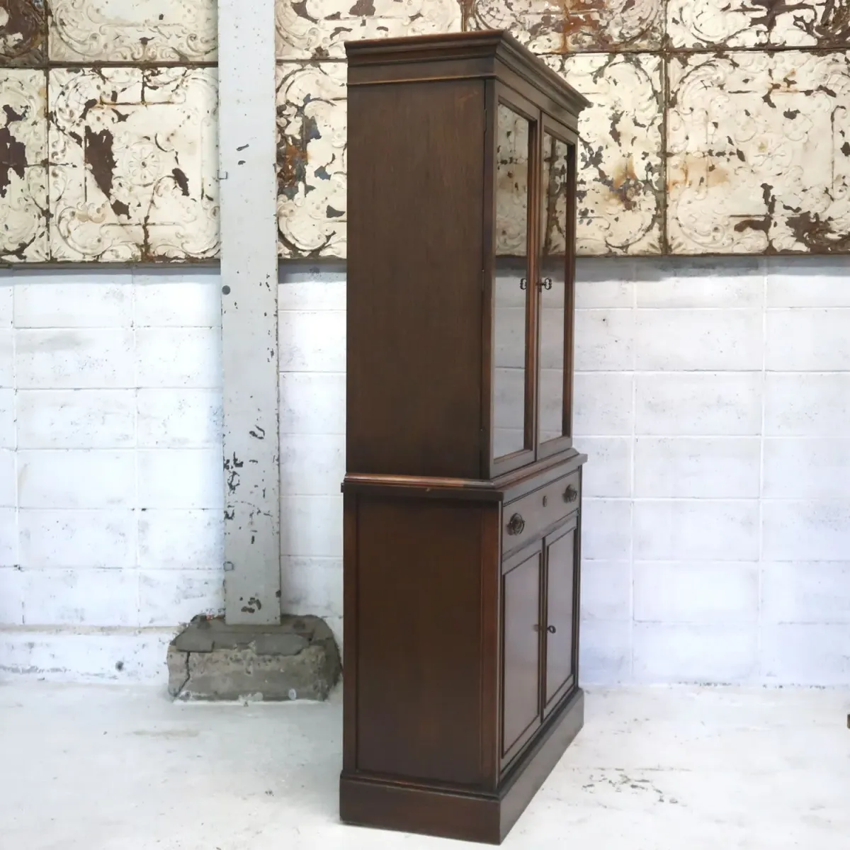 BASSETT FURNITURE アンティーク カップボード