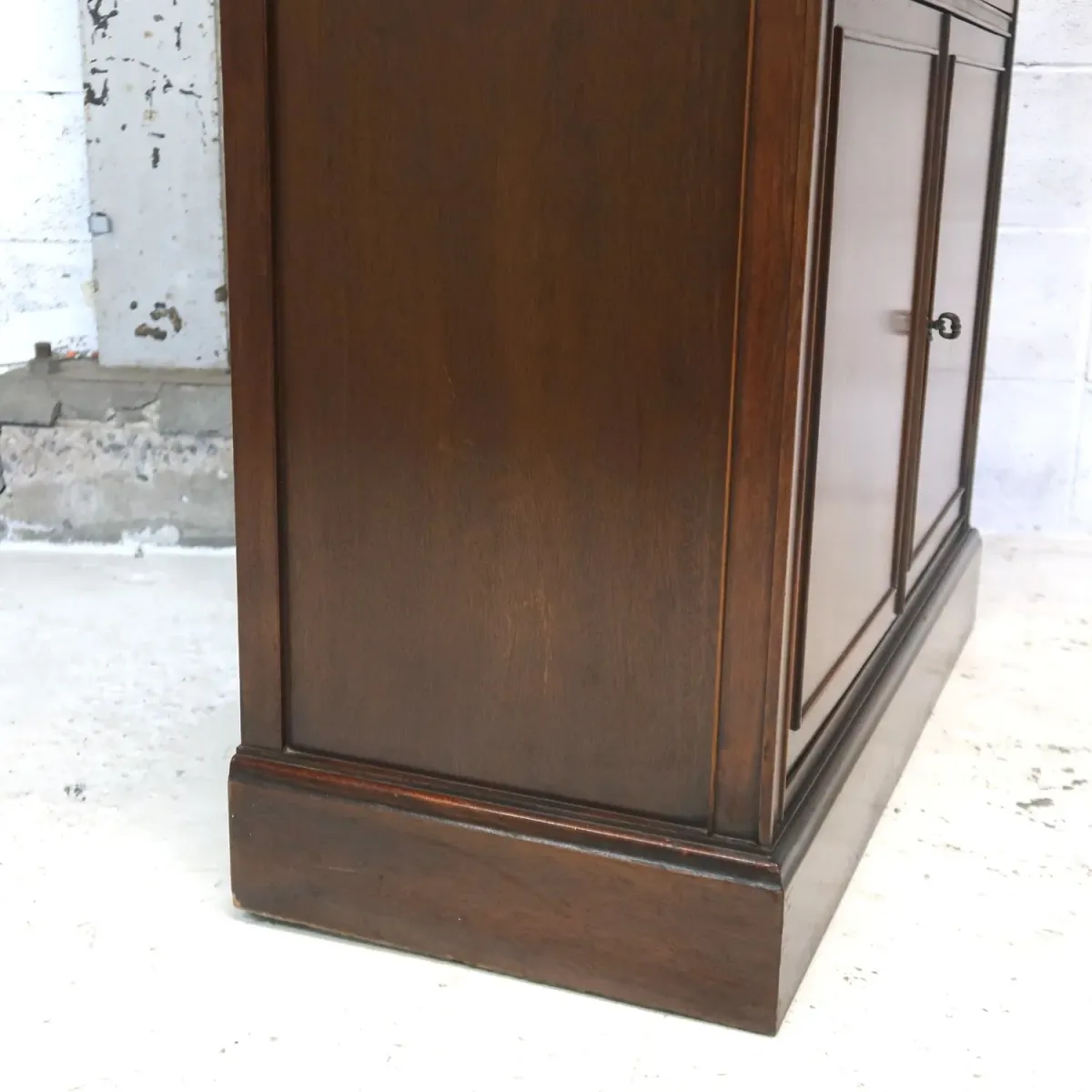 BASSETT FURNITURE アンティーク カップボード