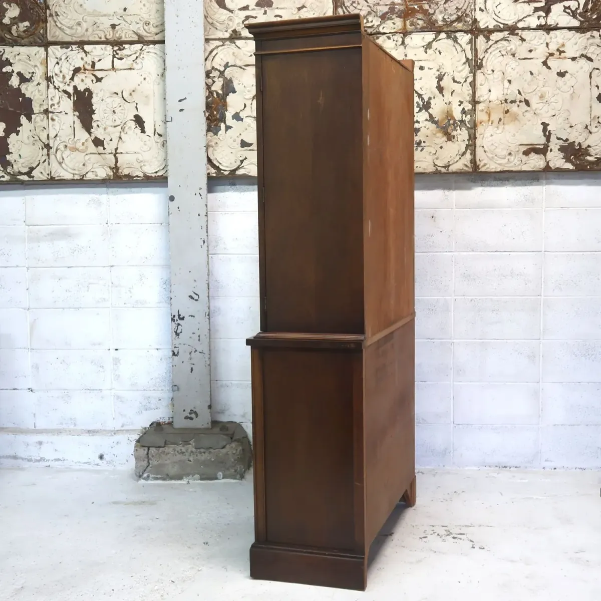 BASSETT FURNITURE アンティーク カップボード