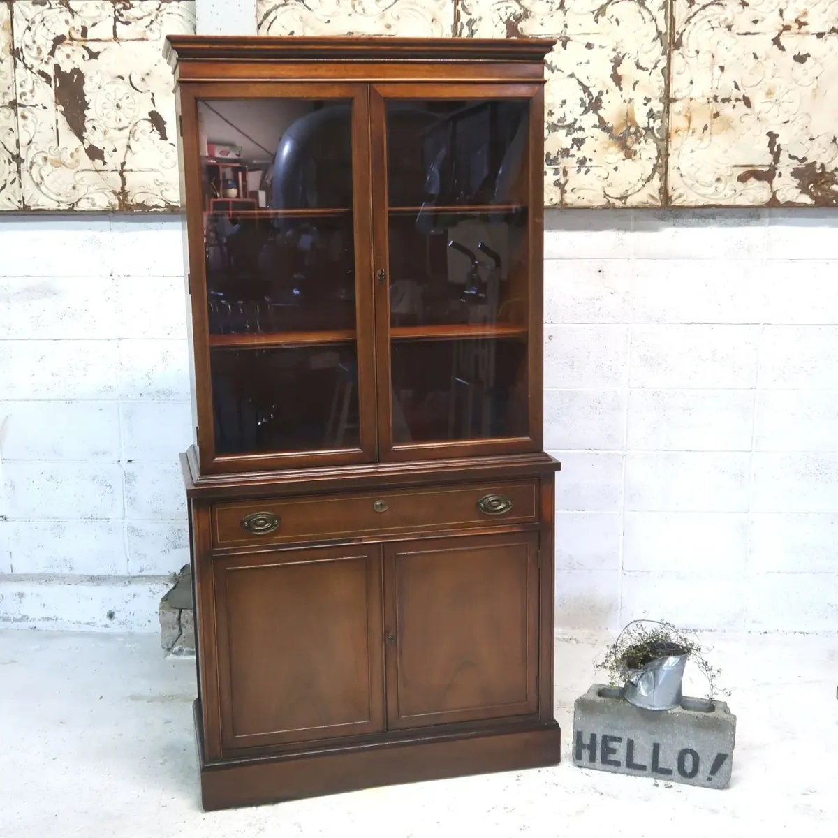 BASSETT FURNITURE アンティーク カップボード