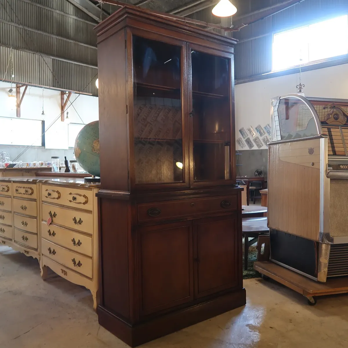 BASSETT FURNITURE アンティーク カップボード