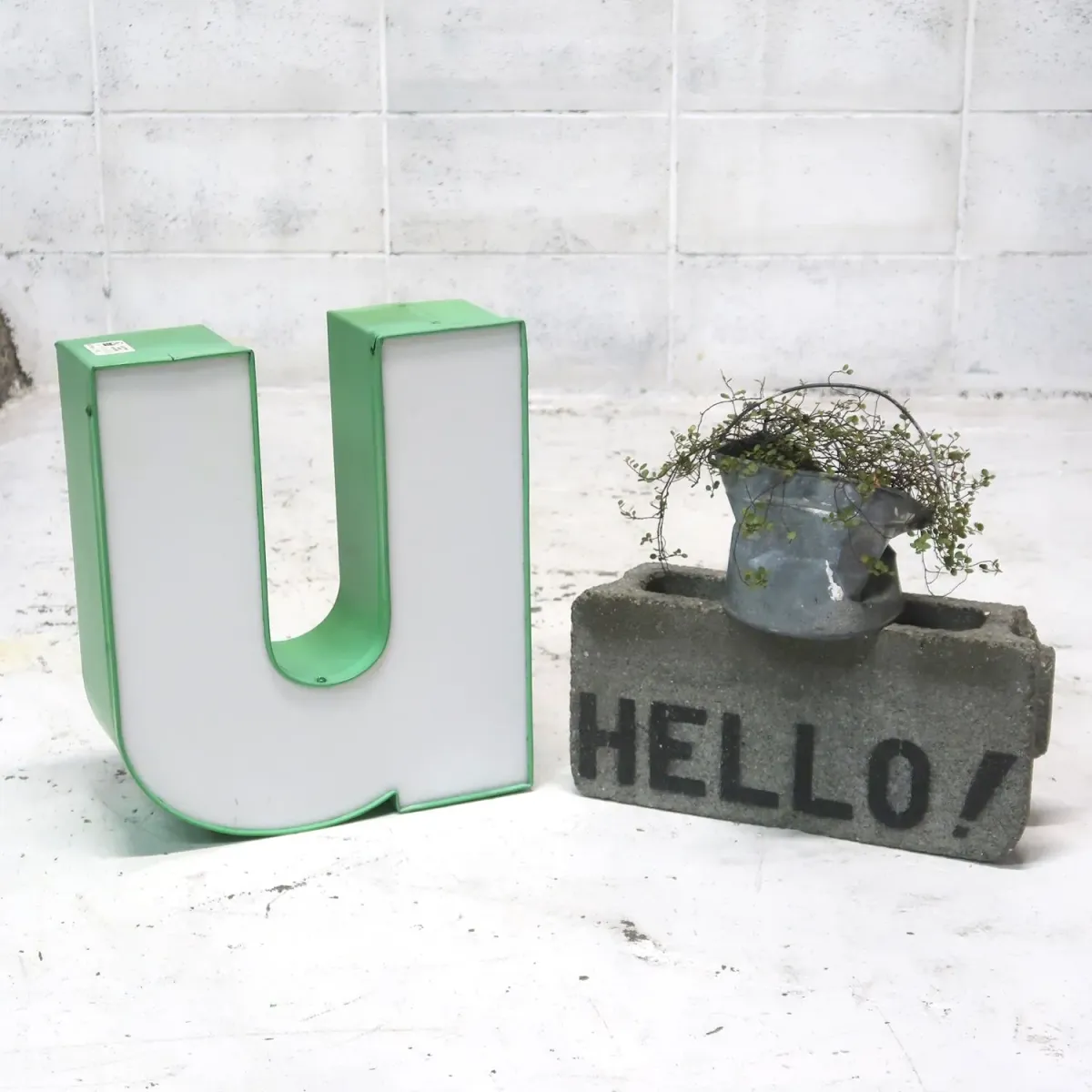 ビンテージ レターサイン u