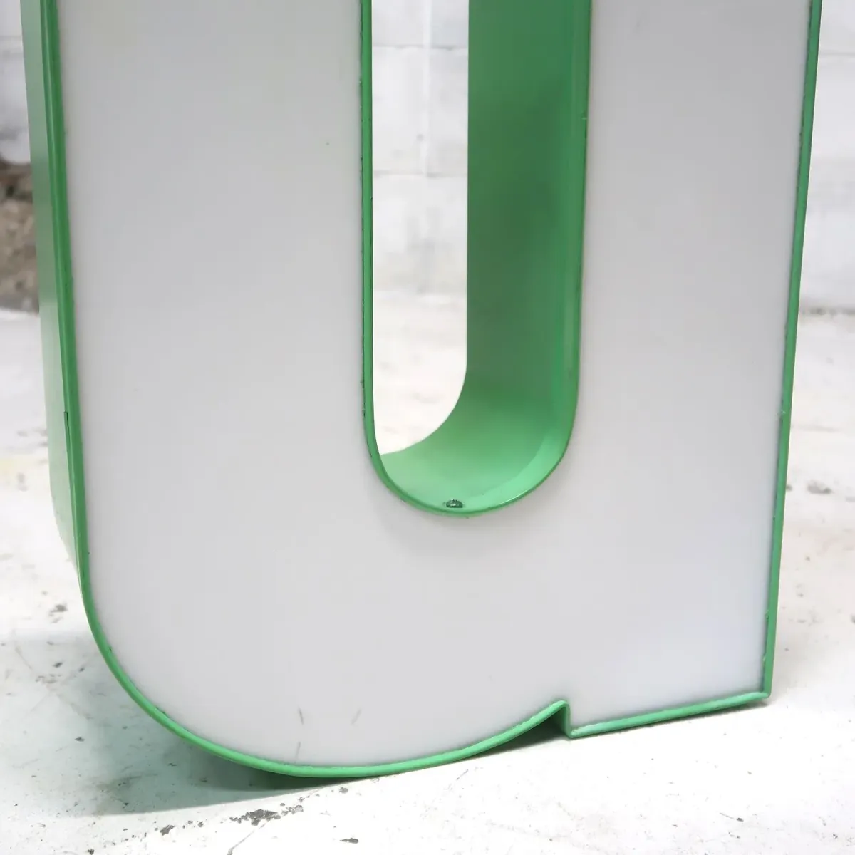 ビンテージ レターサイン u