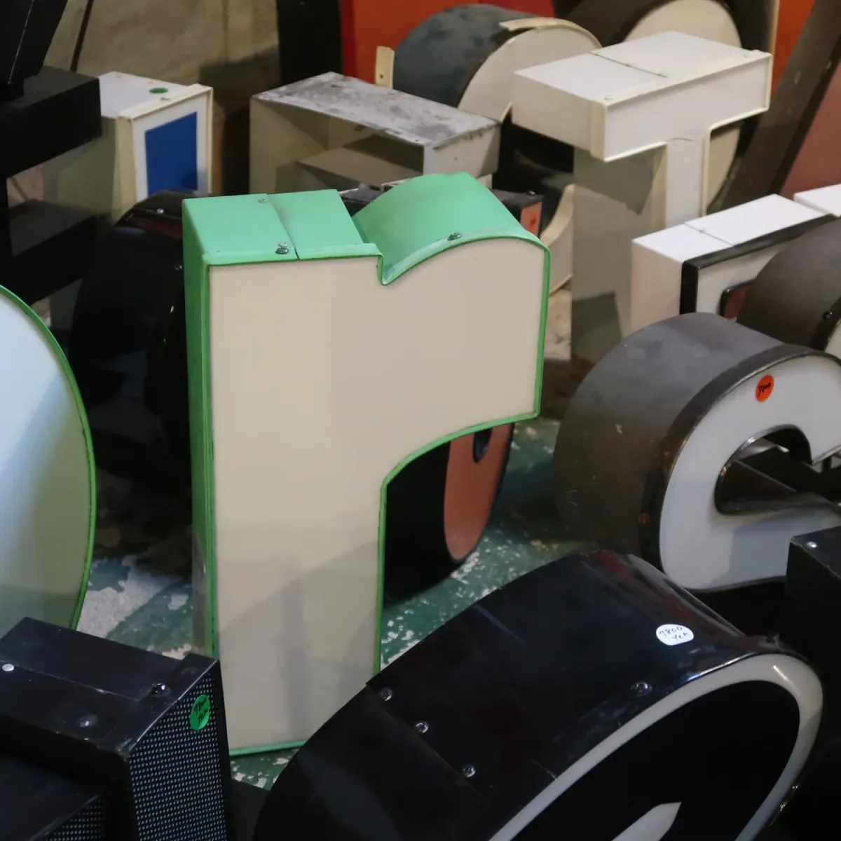 ビンテージ レターサイン r