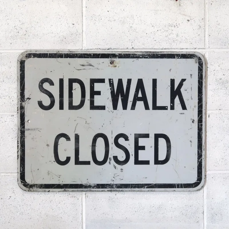 SIDEWALK CLOSED ロードサイン