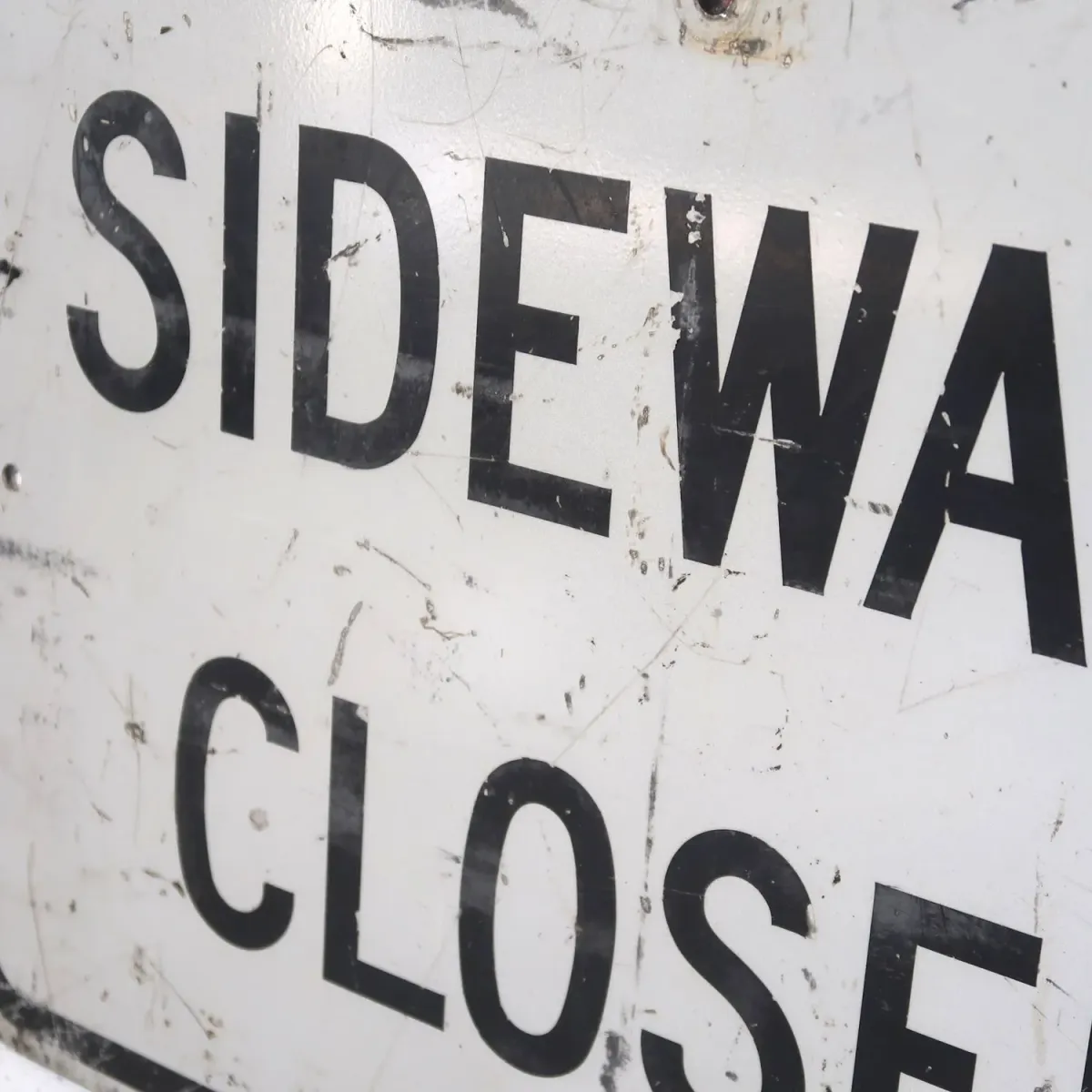 SIDEWALK CLOSED ロードサイン