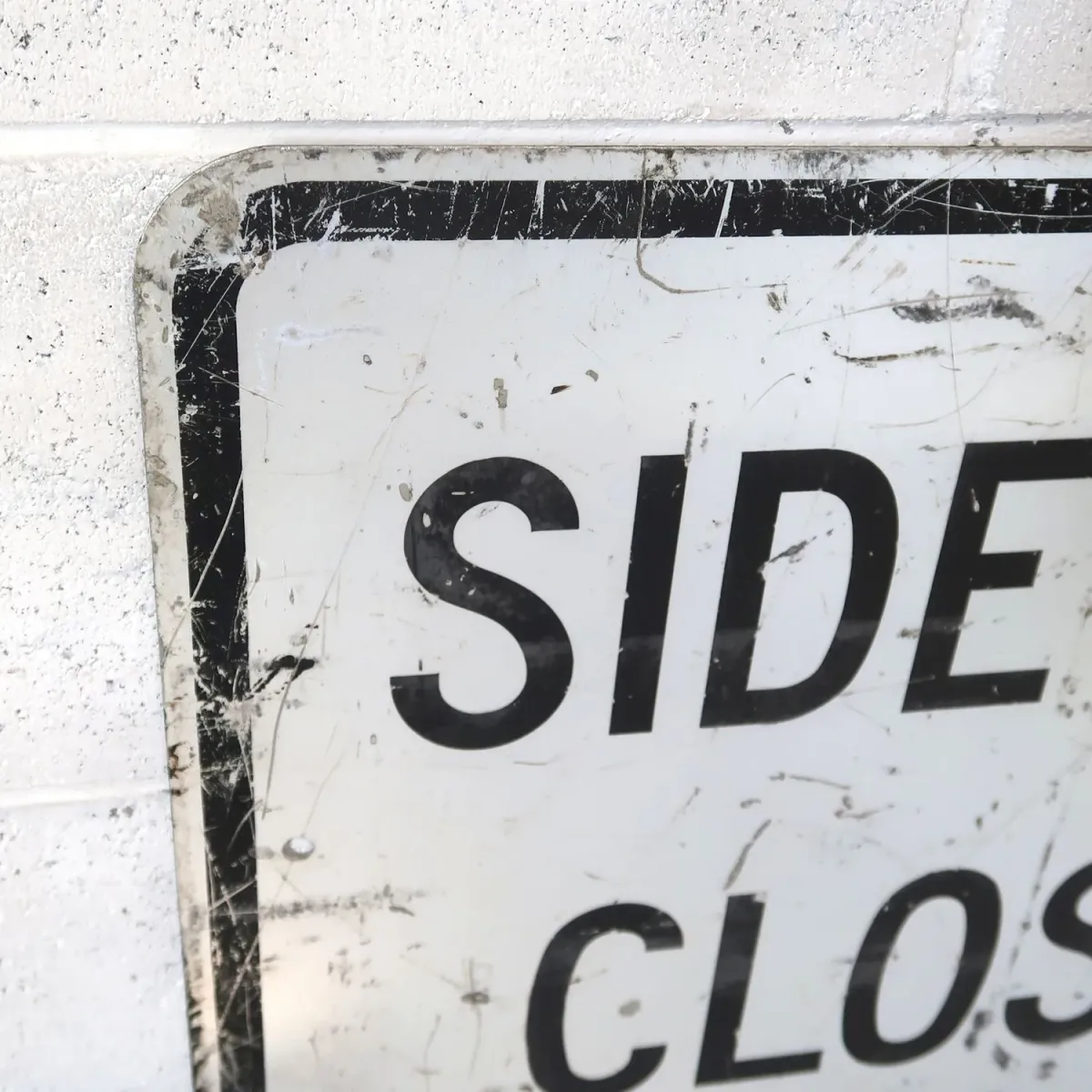 SIDEWALK CLOSED ロードサイン