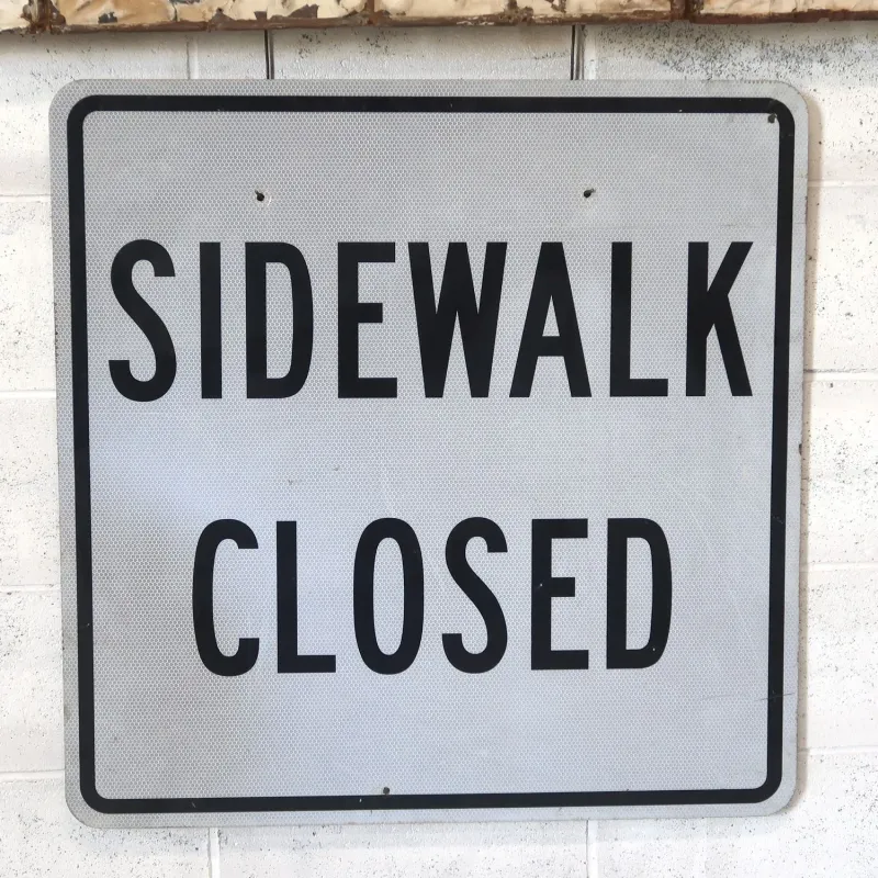 SIDEWALK CLOSED ロードサイン