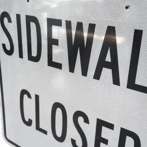 SIDEWALK CLOSED ロードサイン