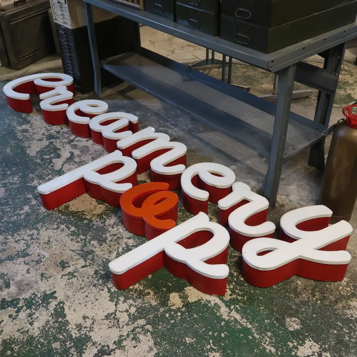 ビンテージ レターサイン r