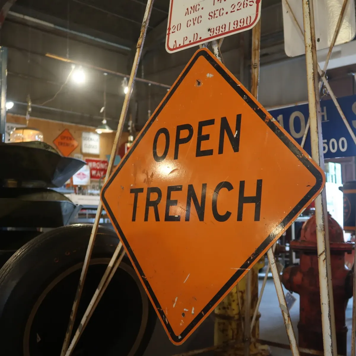 OPEN TRENCH ビンテージ ロードサイン