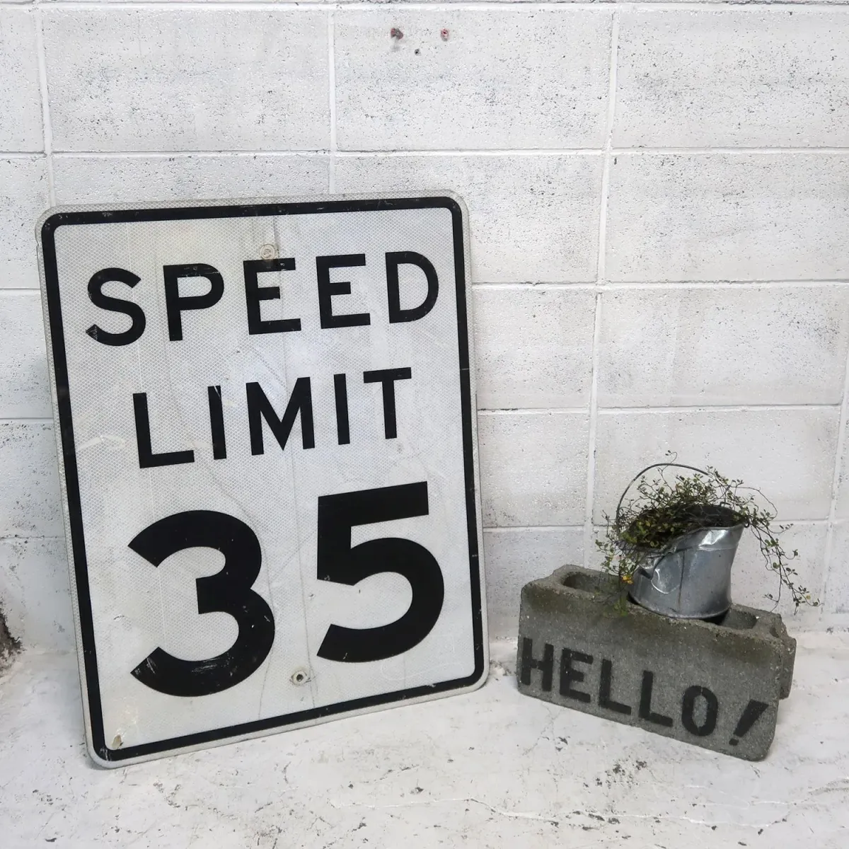 SPEED LIMIT 35 ロードサイン