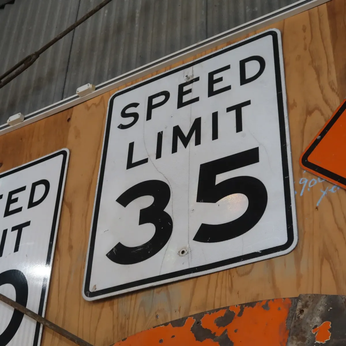 SPEED LIMIT 35 ロードサイン