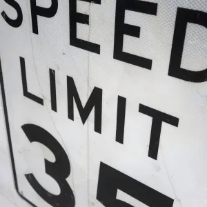 SPEED LIMIT 35 ロードサイン