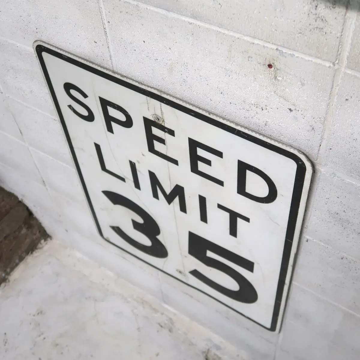 SPEED LIMIT 35 ロードサイン