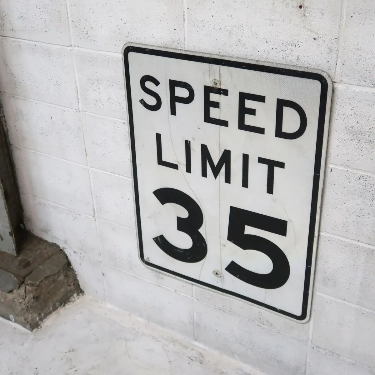 SPEED LIMIT 35 ロードサイン