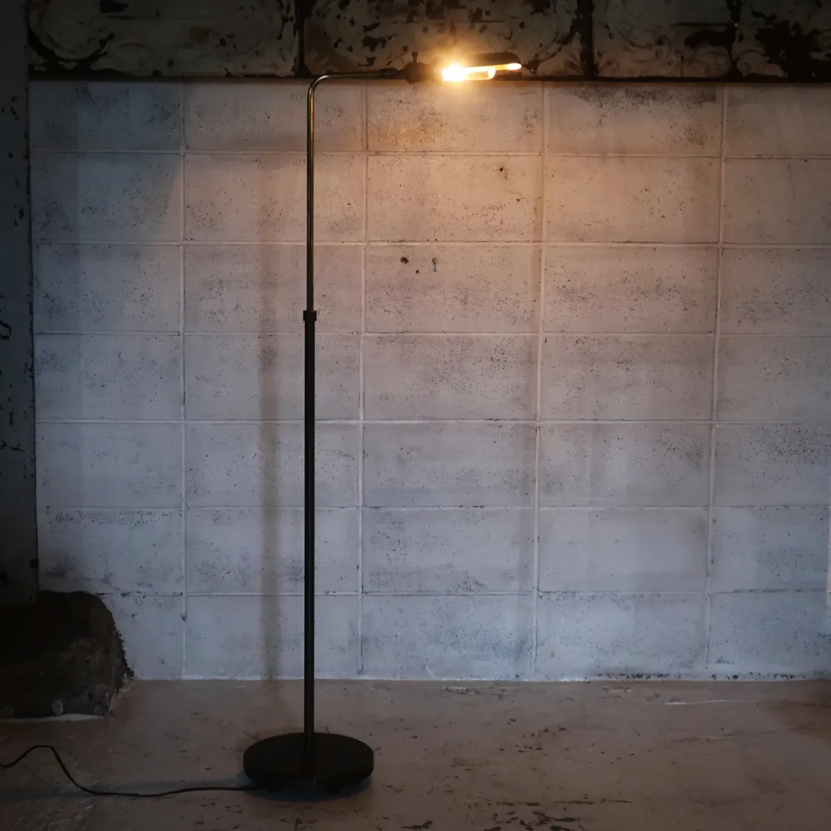 アンティーク ゴールドメタル フロアランプ