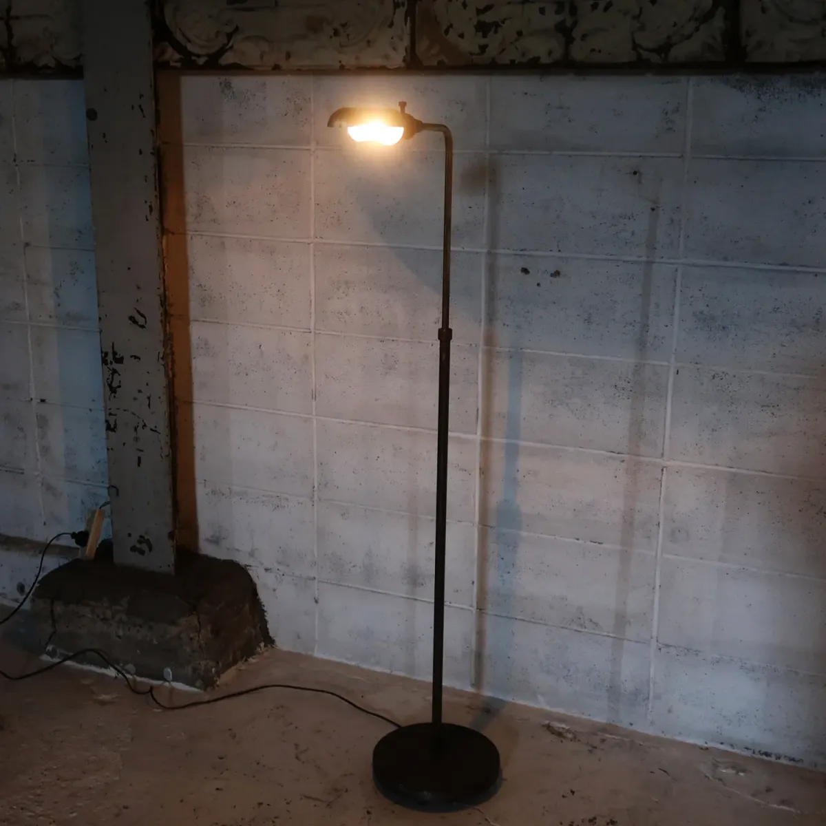 アンティーク ゴールドメタル フロアランプ