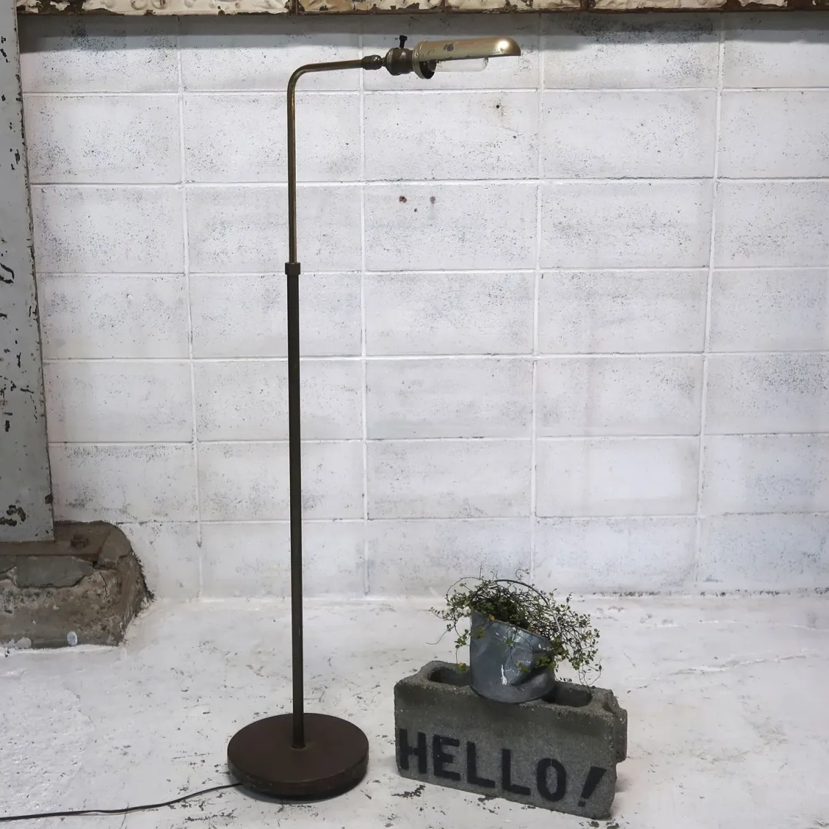 アンティーク ゴールドメタル フロアランプ