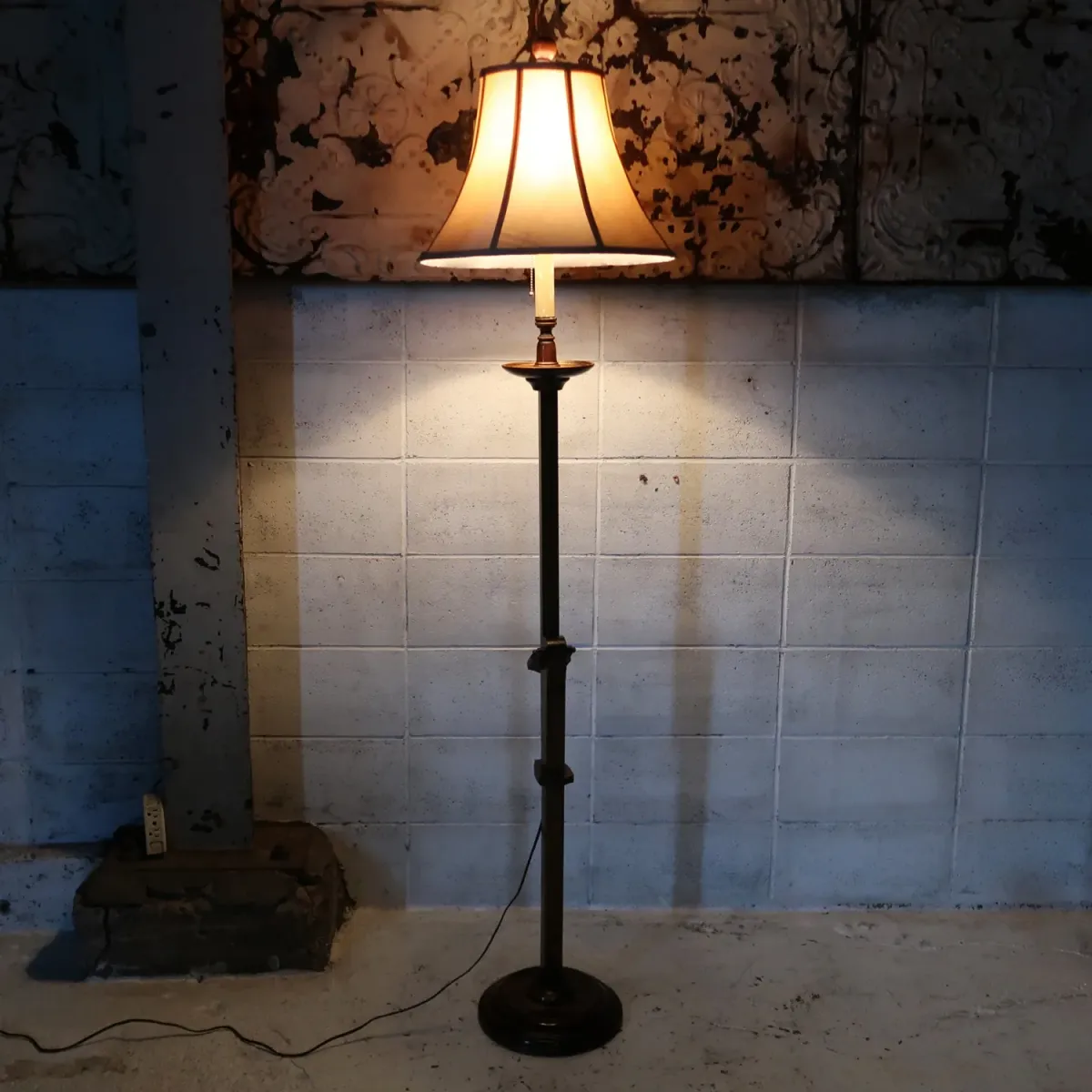 アンティーク ウッドベース フロアランプ