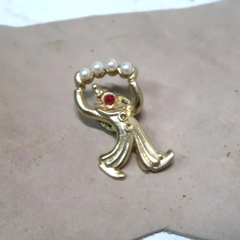 ゴールドメタル ピンズ ピエロモチーフ