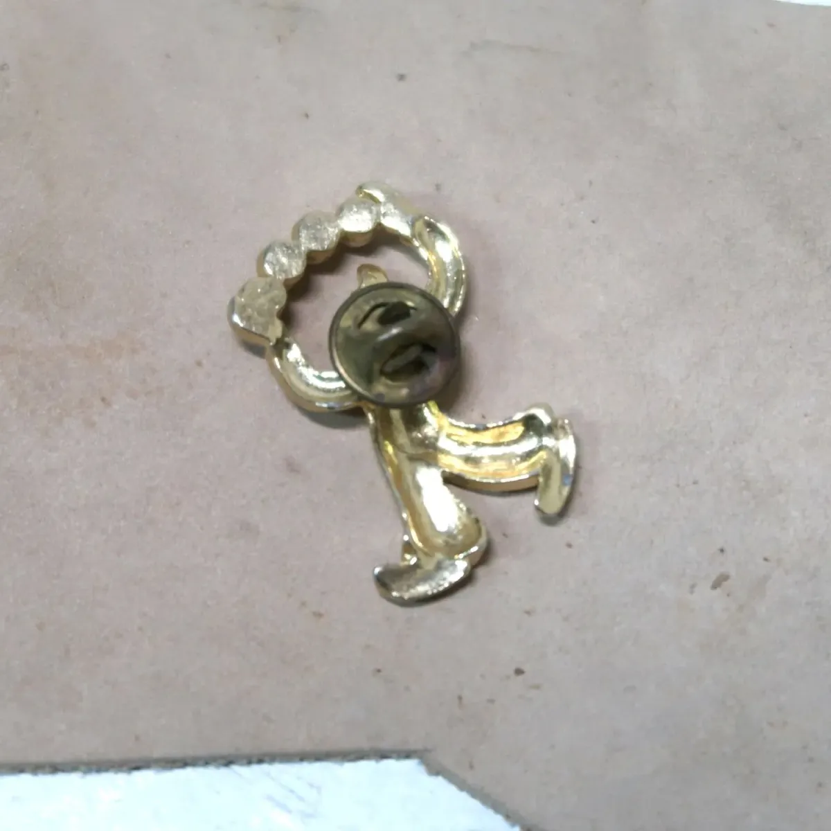 ゴールドメタル ピンズ ピエロモチーフ
