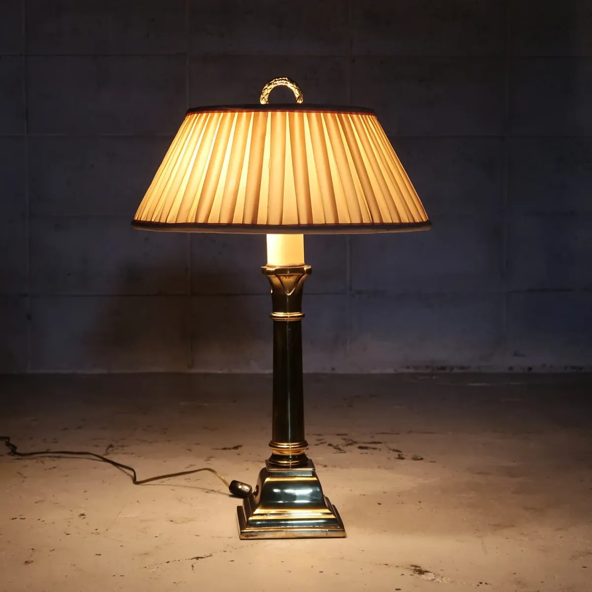 Ethan Allen アンティーク ゴールドメタル テーブルランプ 2灯