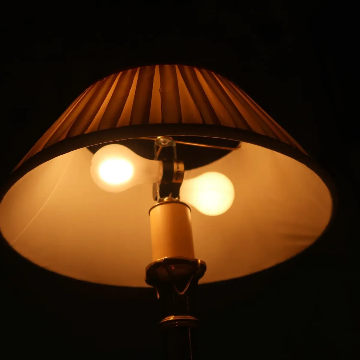 Ethan Allen アンティーク ゴールドメタル テーブルランプ 2灯