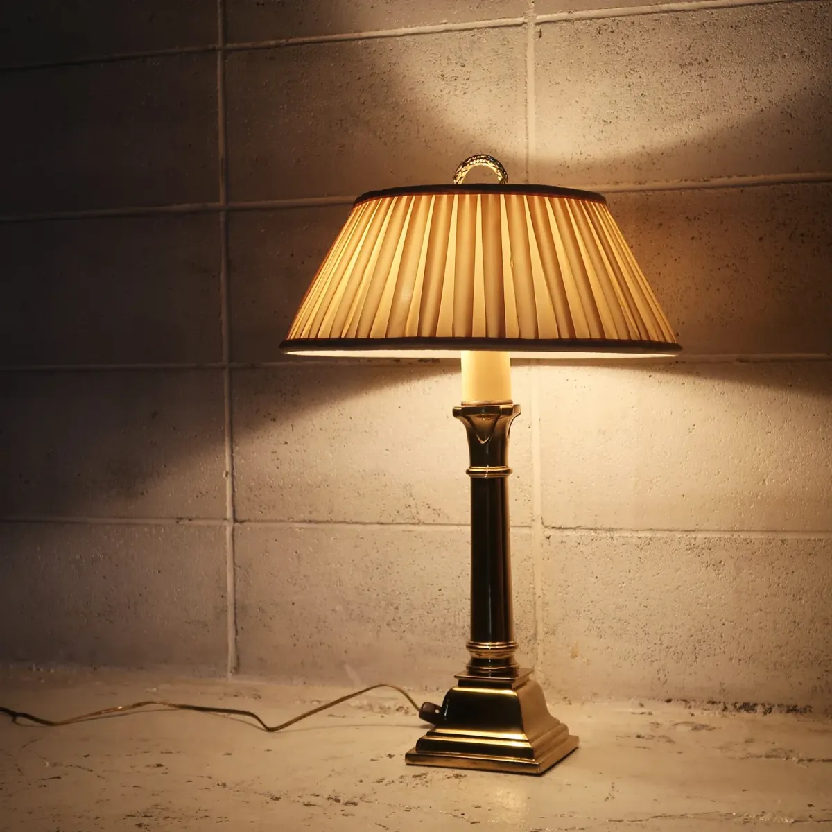 Ethan Allen アンティーク ゴールドメタル テーブルランプ 2灯