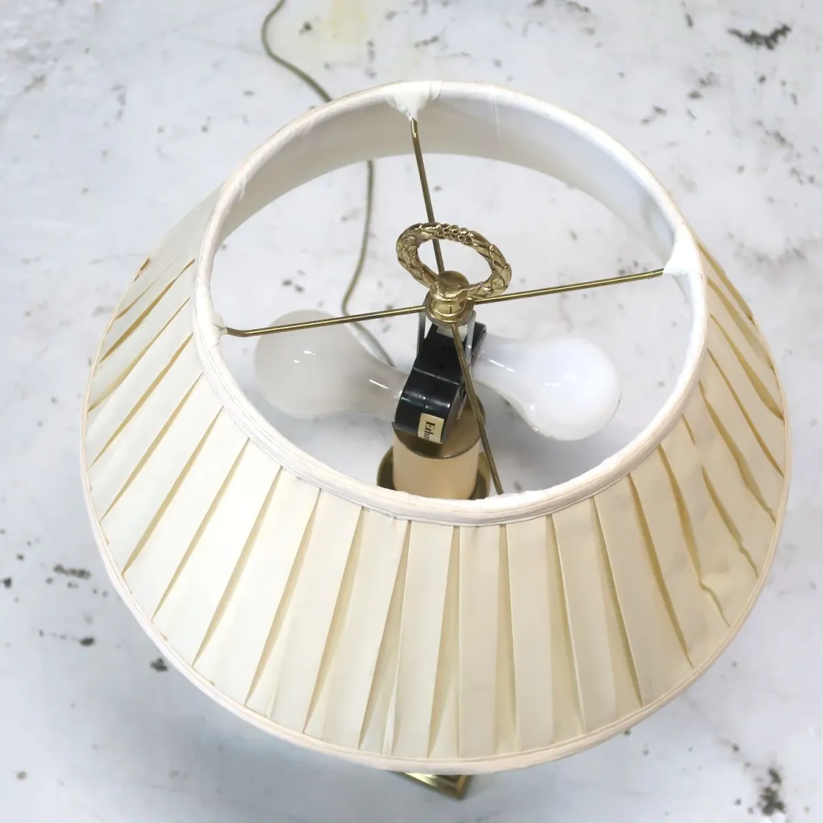 Ethan Allen アンティーク ゴールドメタル テーブルランプ 2灯