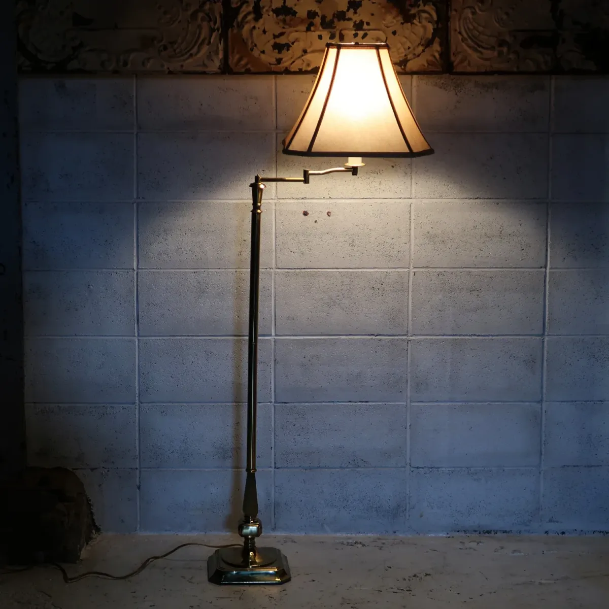 アンティーク ゴールドメタル フロアランプ