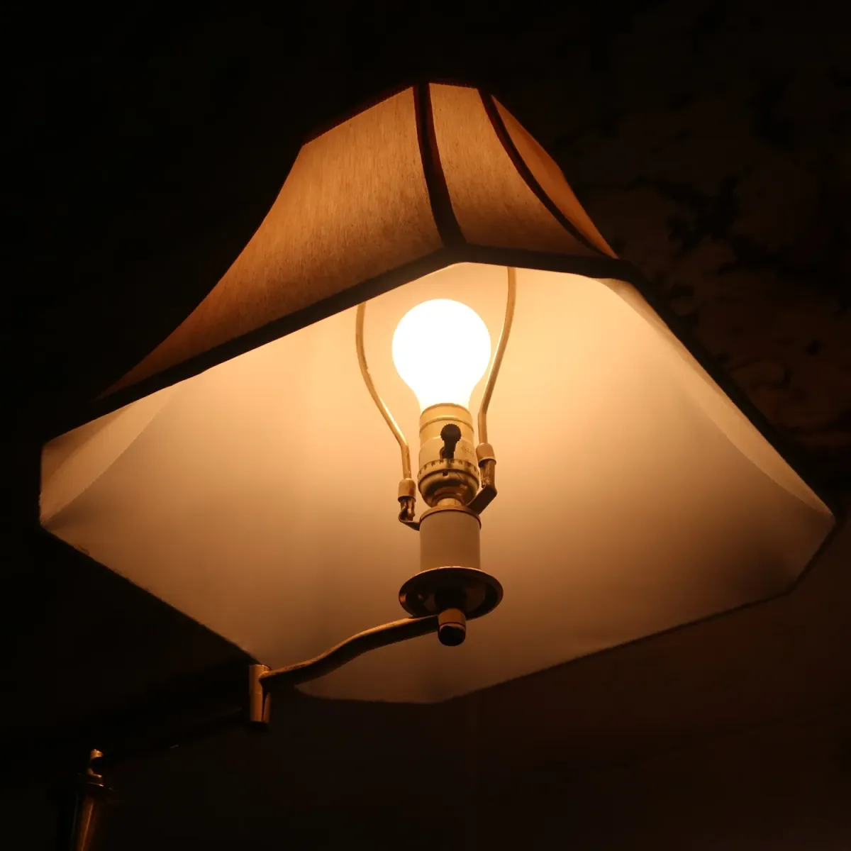 アンティーク ゴールドメタル フロアランプ