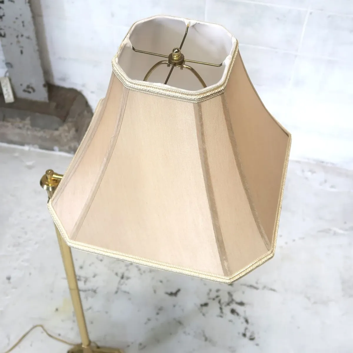 アンティーク ゴールドメタル フロアランプ