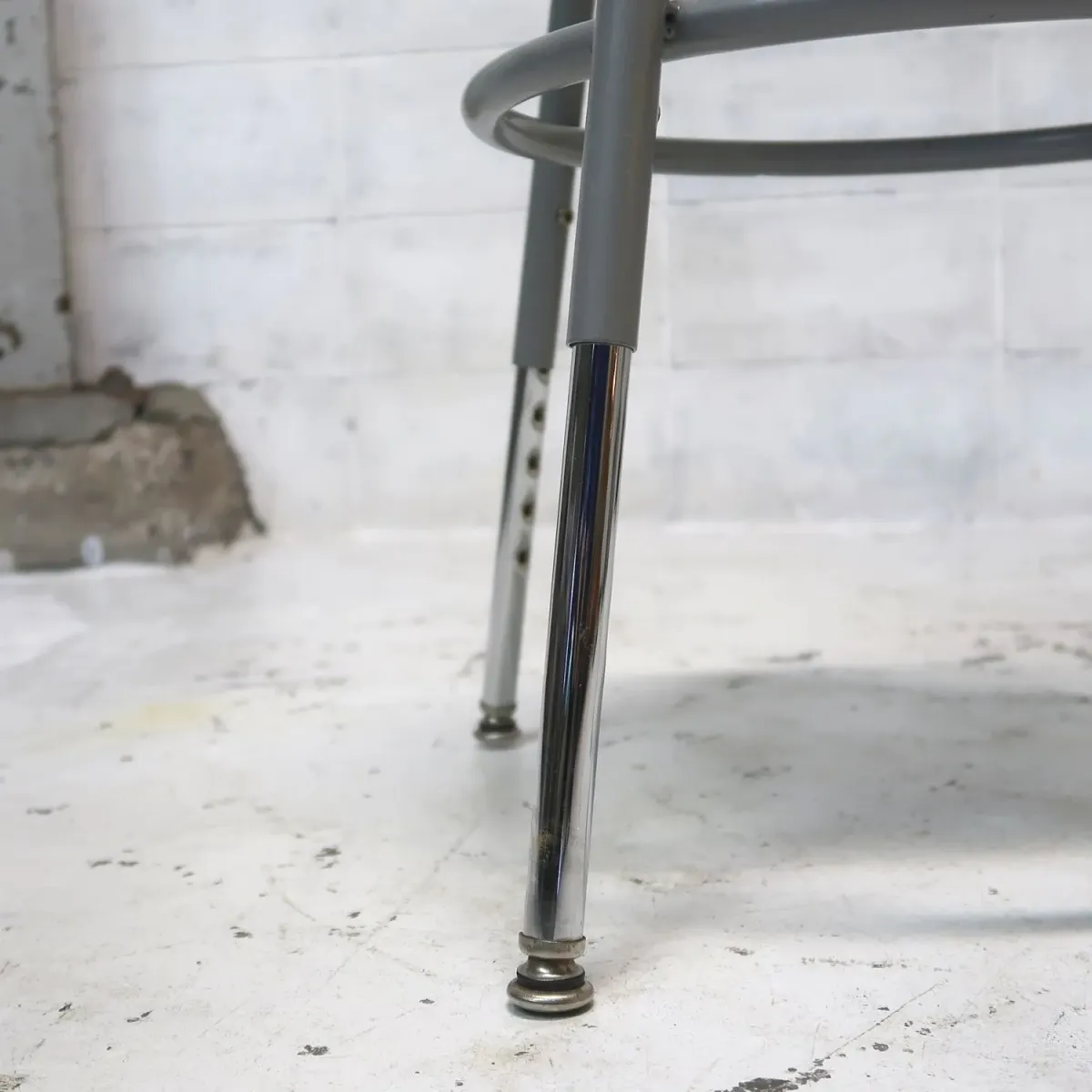 National Public Seating メタルスツール