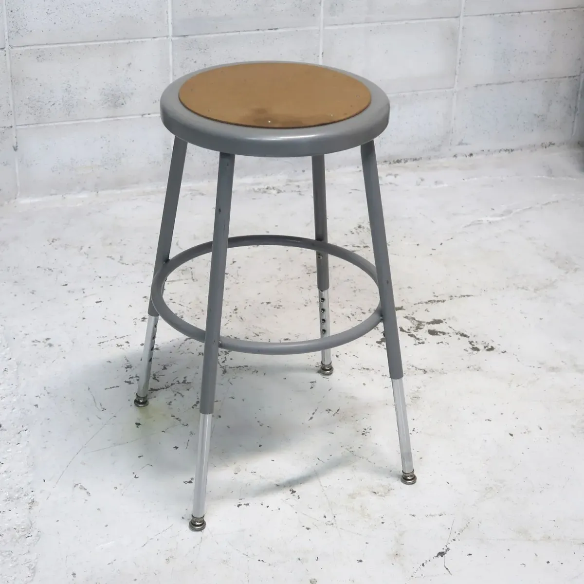 National Public Seating メタルスツール