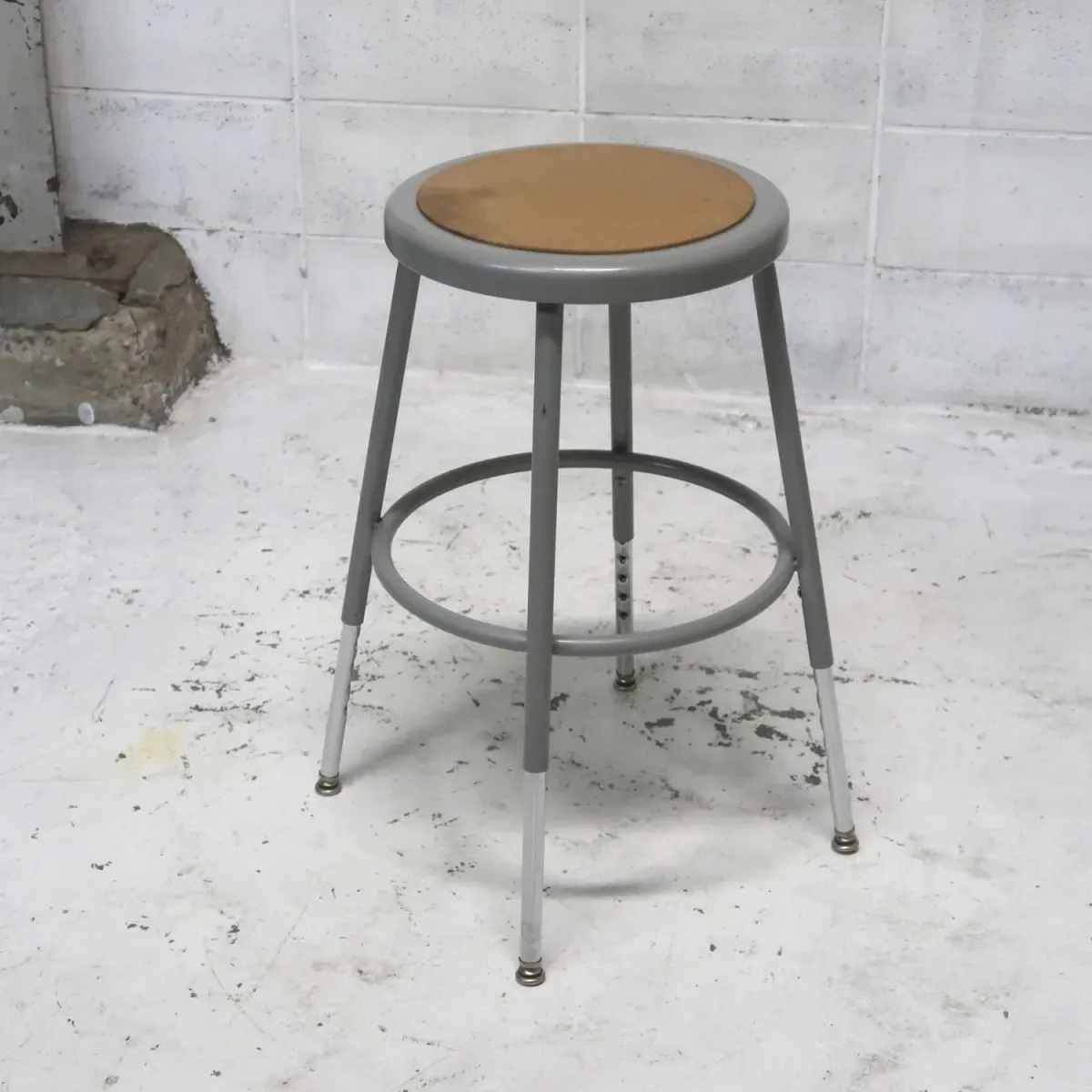 National Public Seating メタルスツール