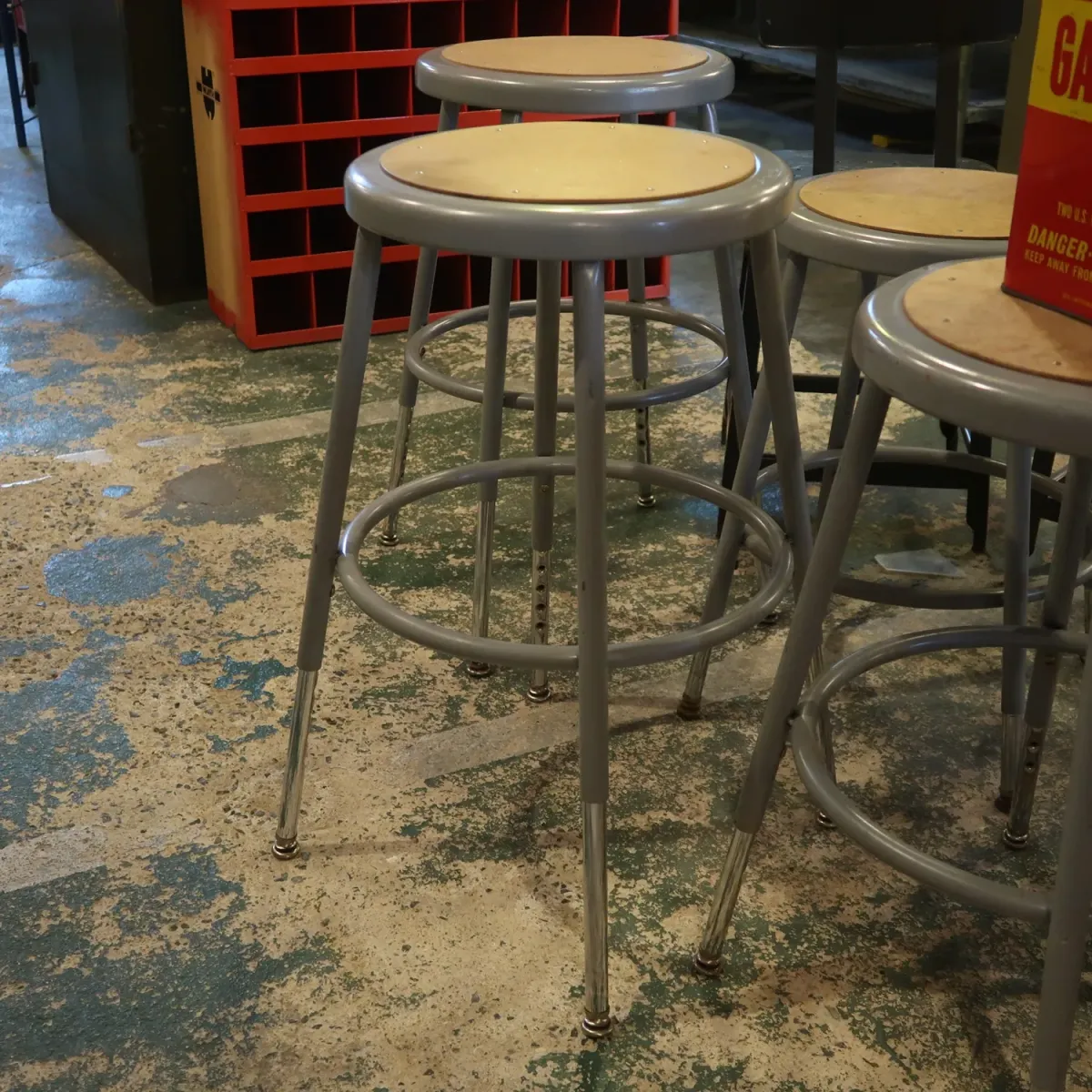 National Public Seating メタルスツール