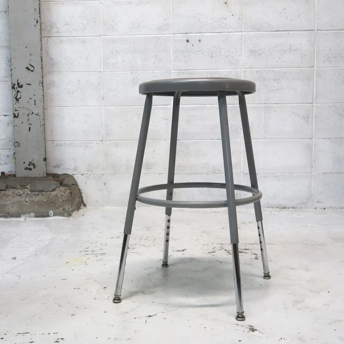 National Public Seating メタルスツール