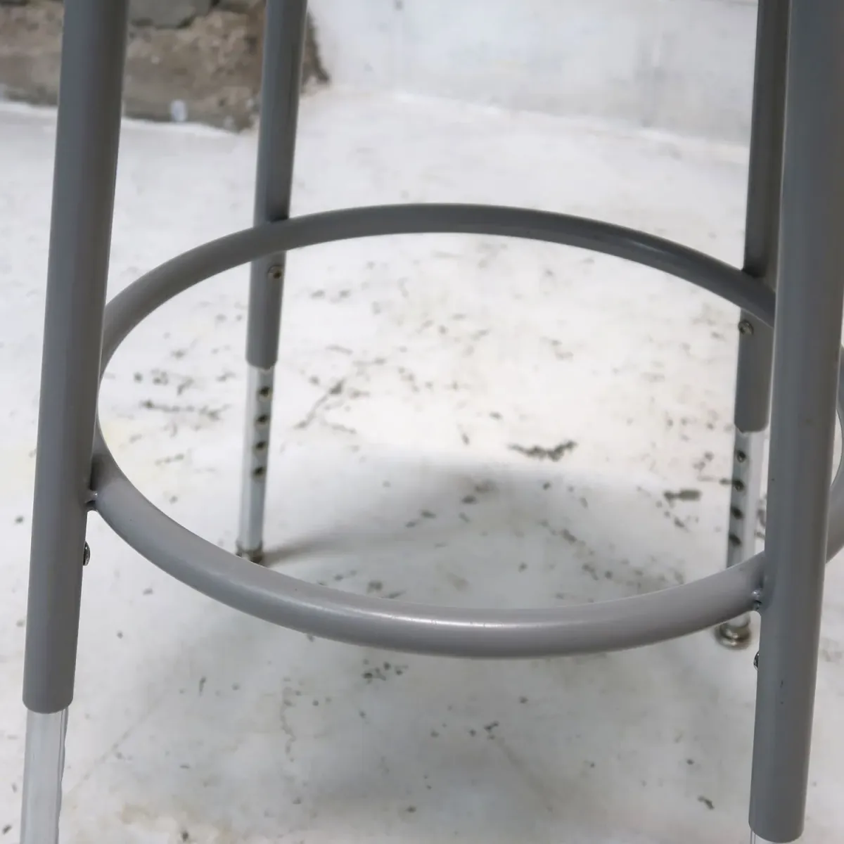 National Public Seating メタルスツール