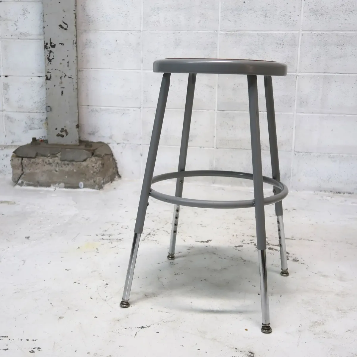 National Public Seating メタルスツール