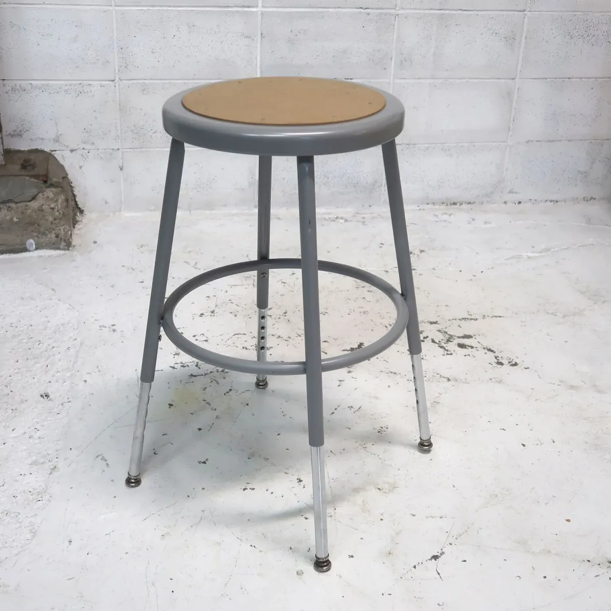 National Public Seating メタルスツール